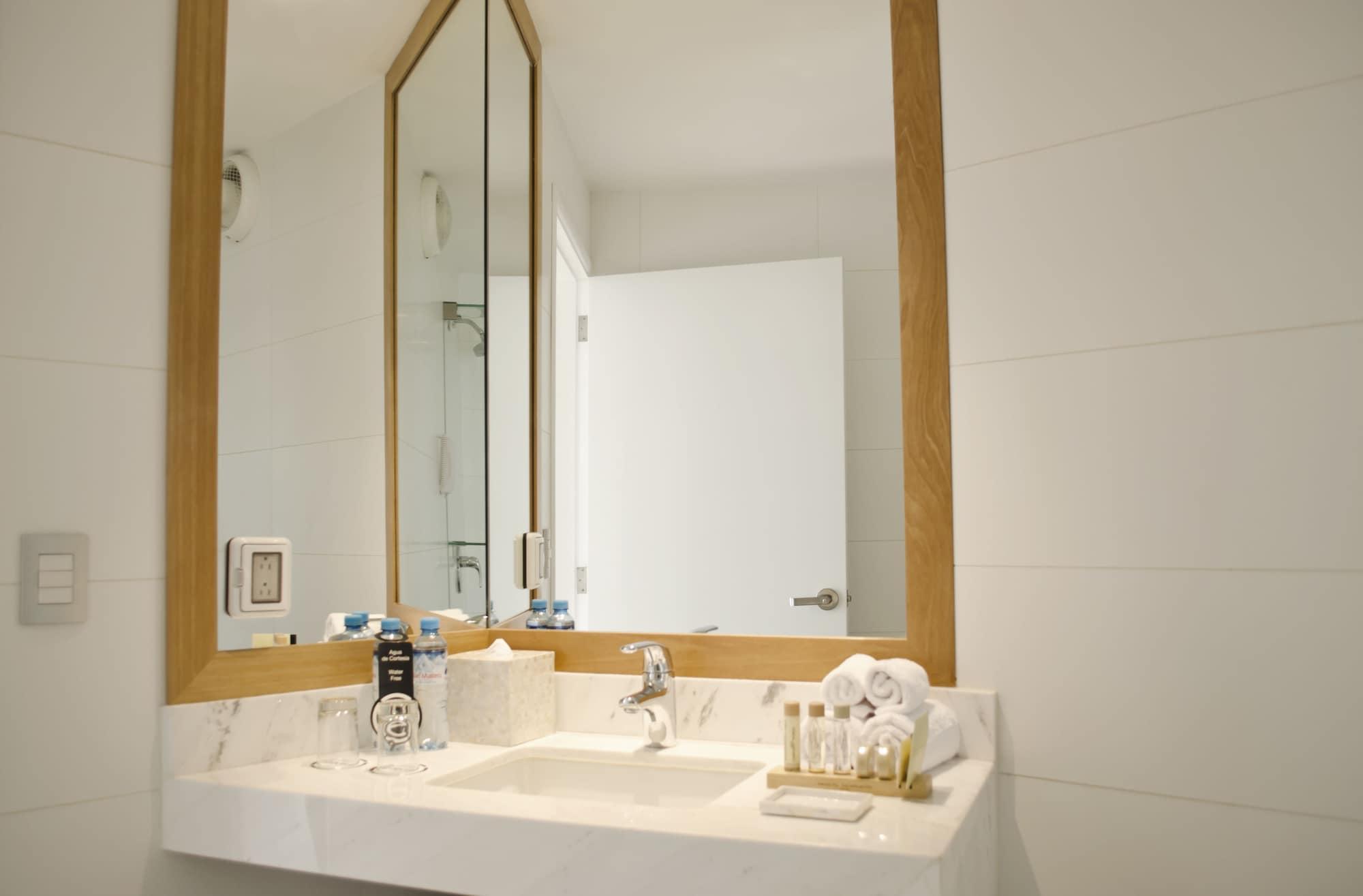 Ramada Encore By Wyndham Lima San Isidro Zewnętrze zdjęcie